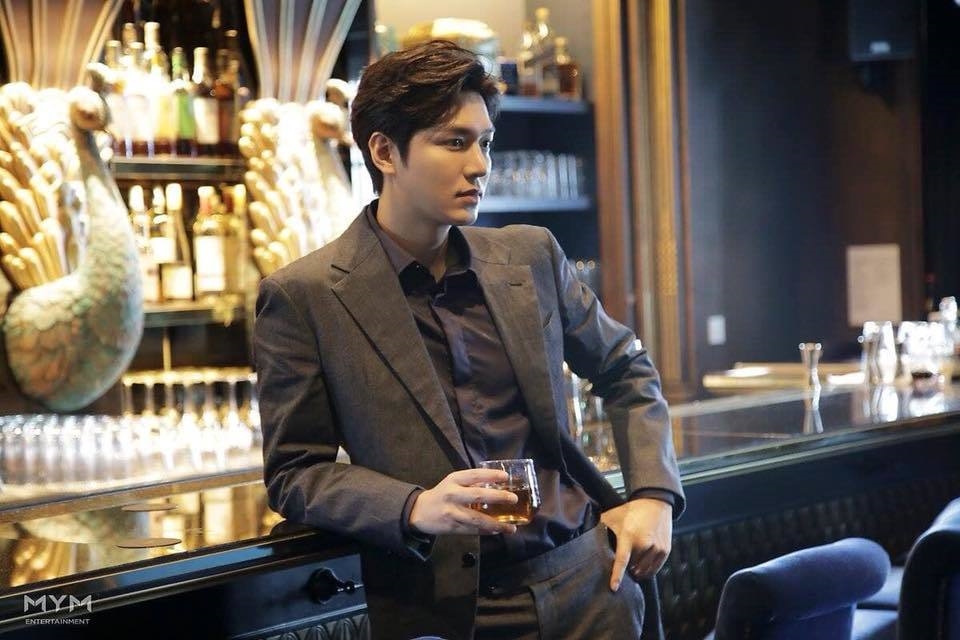 Lee Min Ho tung loạt ảnh mới khoe trọn ngoại hình cực phẩm