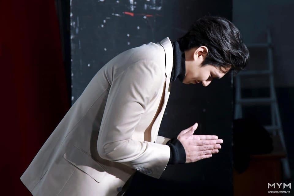 Lee Min Ho tung loạt ảnh mới khoe trọn ngoại hình cực phẩm
