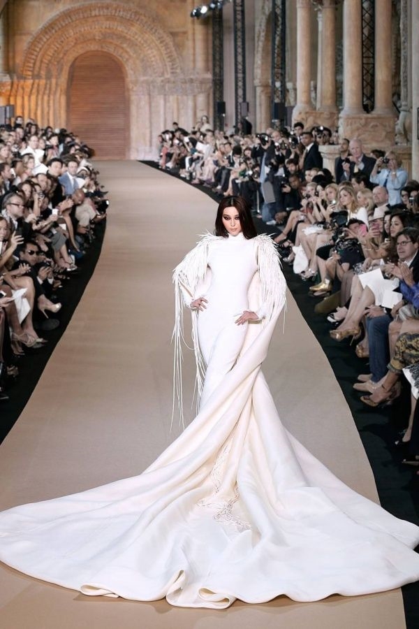 Dương Mịch, Triệu Lệ Dĩnh và sao Cbiz trổ tài trên sàn catwalk