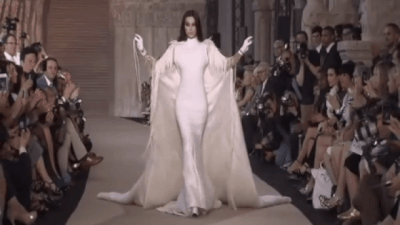 Dương Mịch, Triệu Lệ Dĩnh và sao Cbiz trổ tài trên sàn catwalk