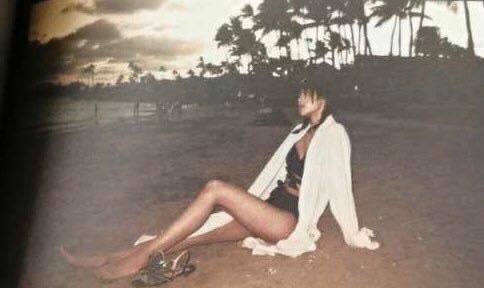 Lisa lộ ảnh hiếm, khoe dáng chuẩn cùng bikini khiến fan phát cuồng