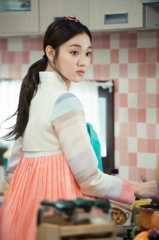Lee Sung Kyung 'cân' mọi tạo hình, phong cách thời trang nổi bật