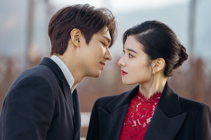 'The King: Eternal Monarch' tung ảnh Lee Min Ho và nữ thứ cực đẹp