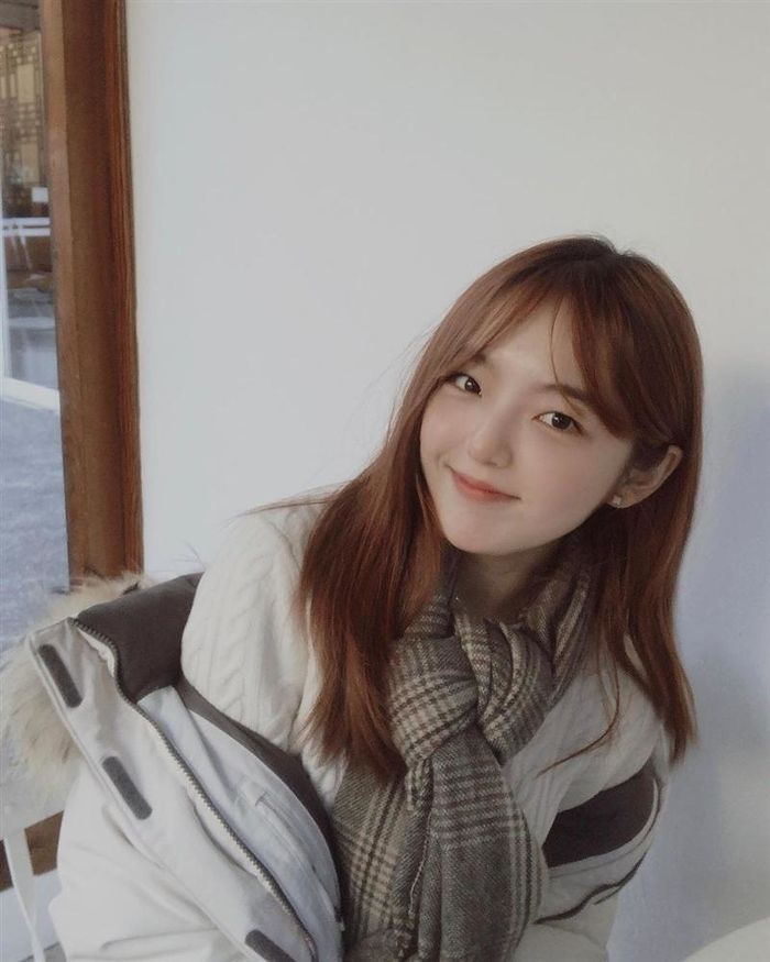 Seo Shin Ae chịu nhiều chỉ trích vì đi cà phê học bài mùa dịch