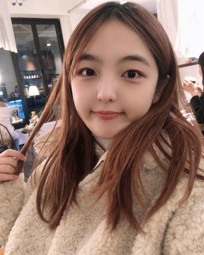 Seo Shin Ae chịu nhiều chỉ trích vì đi cà phê học bài mùa dịch