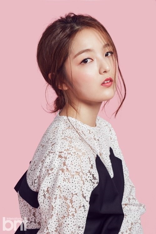 Seo Shin Ae chịu nhiều chỉ trích vì đi cà phê học bài mùa dịch