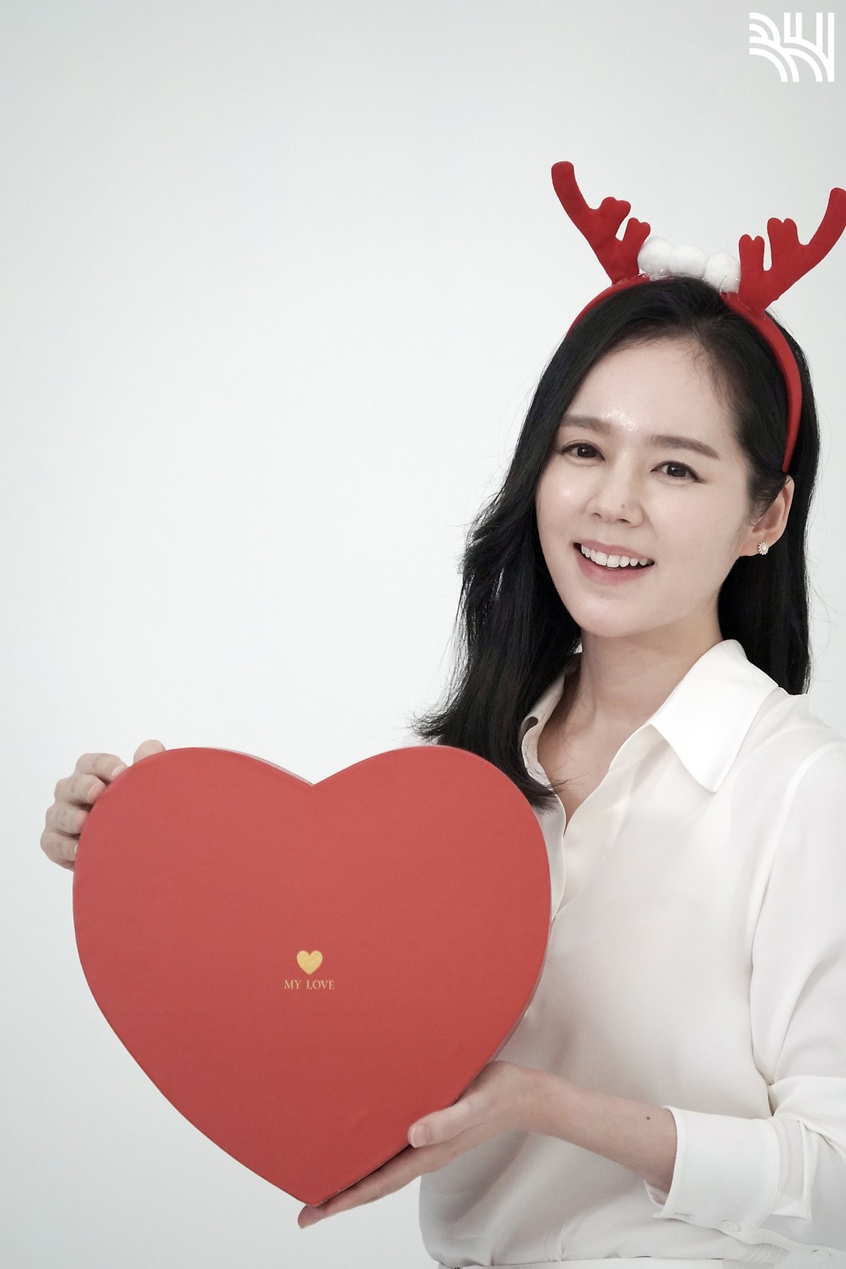Han Ga In tái xuất với bộ ảnh quảng cáo mới cực đẹp và trẻ trung