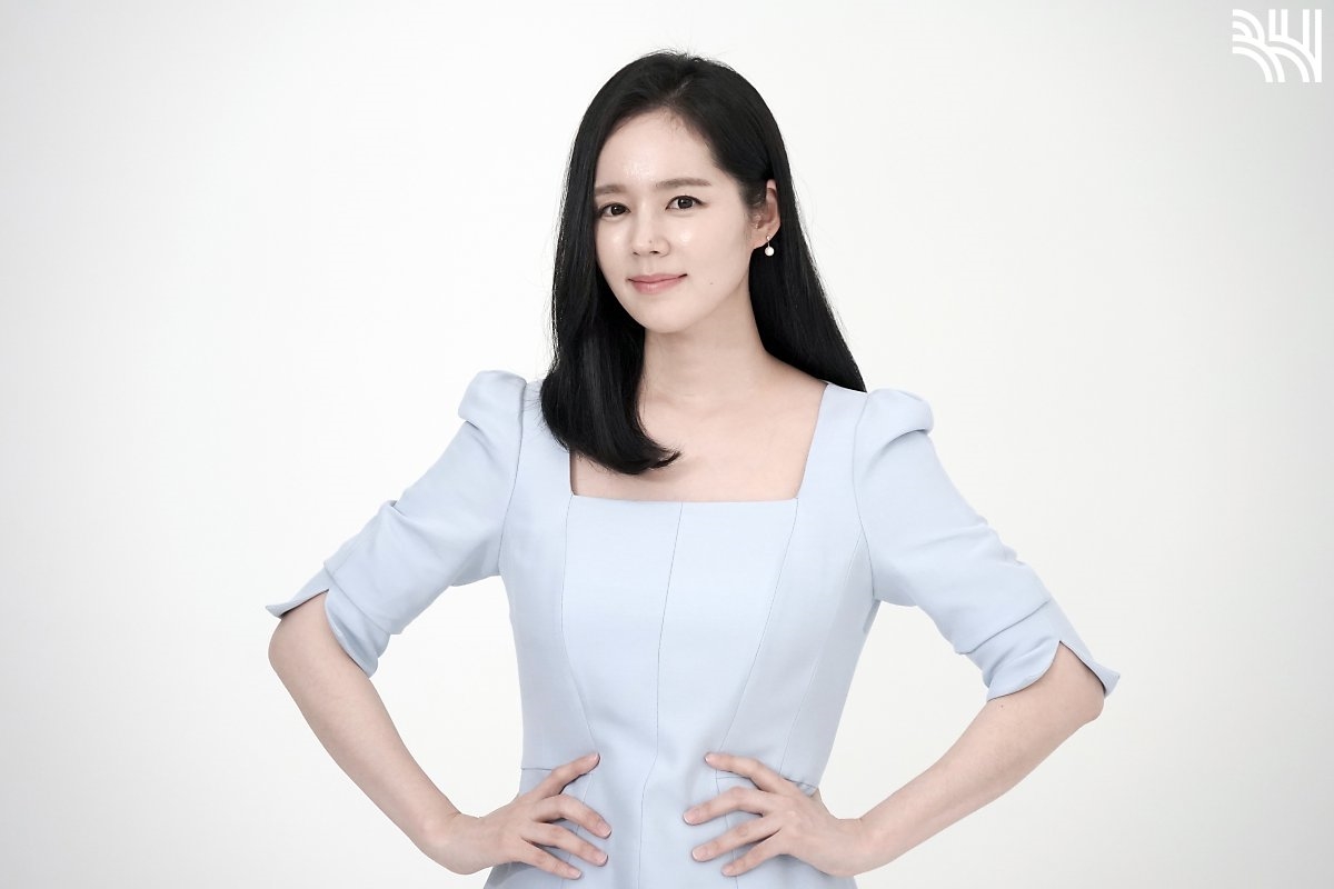 Han Ga In tái xuất với bộ ảnh quảng cáo mới cực đẹp và trẻ trung