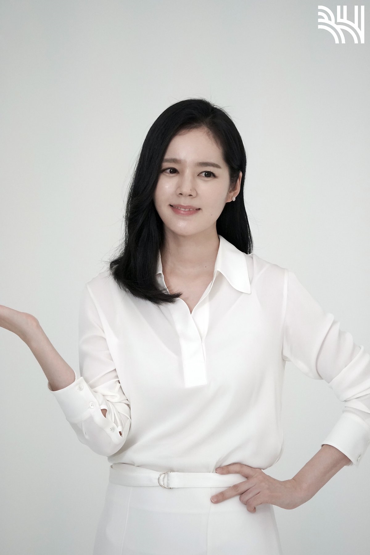 Han Ga In tái xuất với bộ ảnh quảng cáo mới cực đẹp và trẻ trung