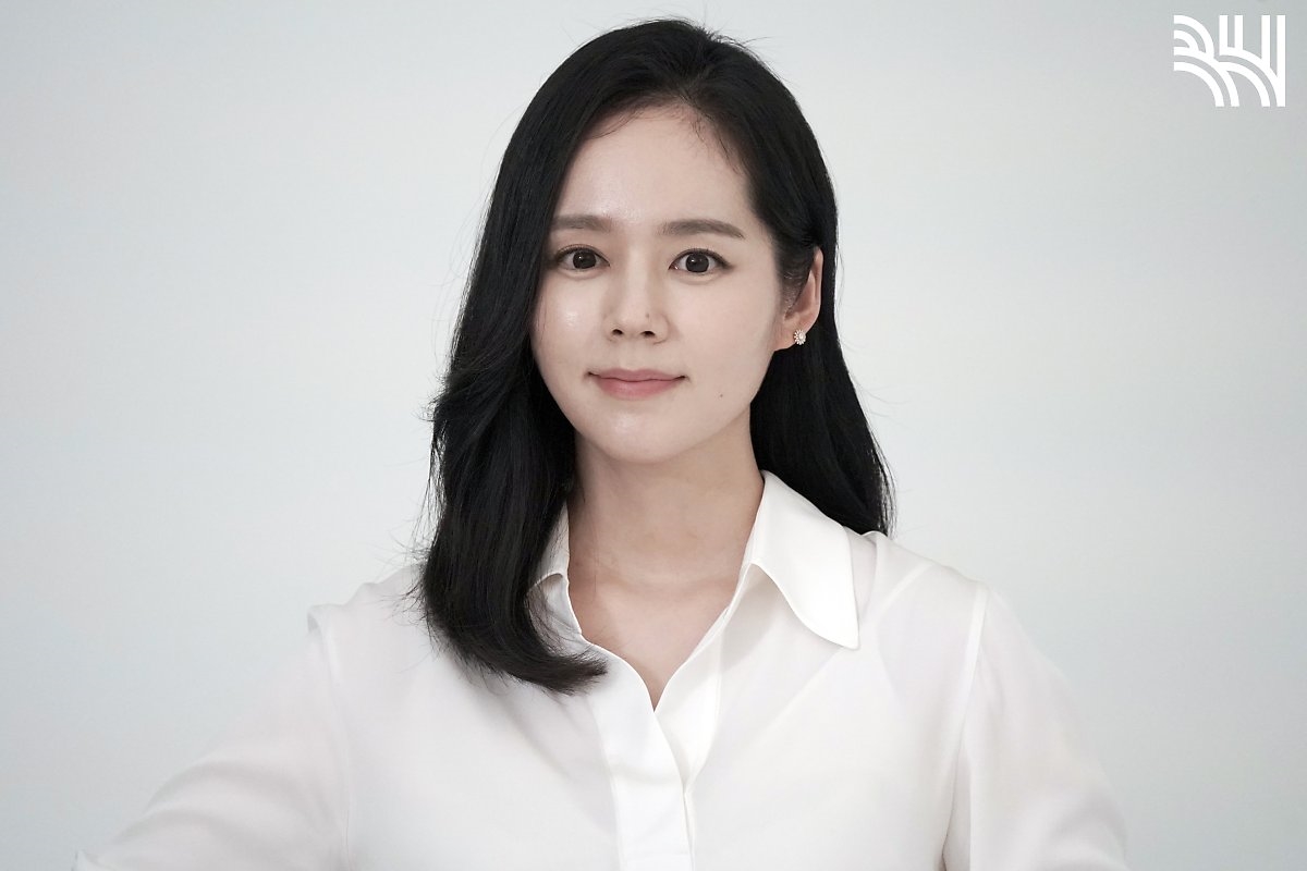 Han Ga In tái xuất với bộ ảnh quảng cáo mới cực đẹp và trẻ trung