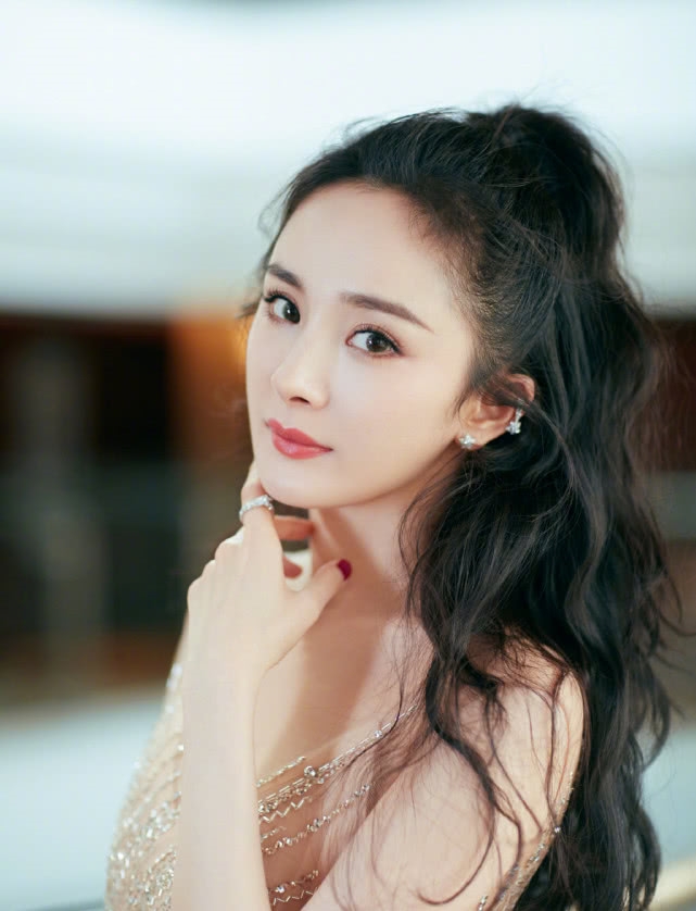Dương Mịch bị ném đá vì đổi kiểu lông mày thảm họa