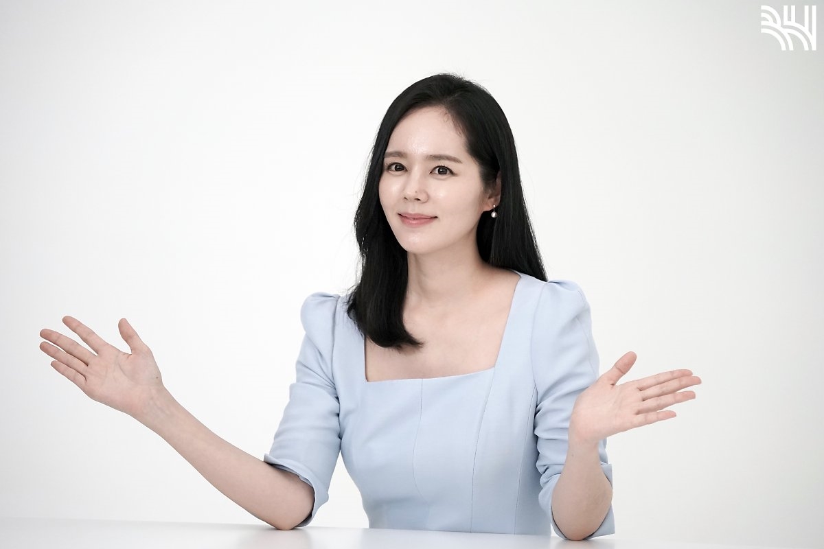 Han Ga In tái xuất với bộ ảnh quảng cáo mới cực đẹp và trẻ trung