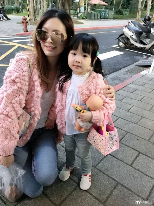 Trương Đình và sao nữ Cbiz bất hạnh vì áp lực sinh con trai