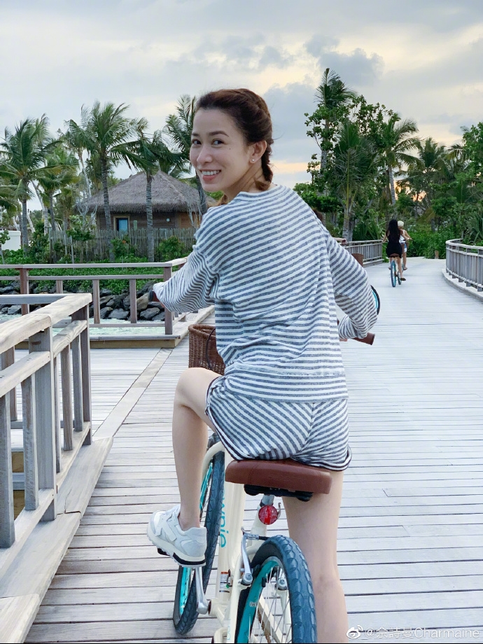 Xa Thi Mạn tuổi U50: Giàu đẹp và hạnh phúc không vướng bận chồng con