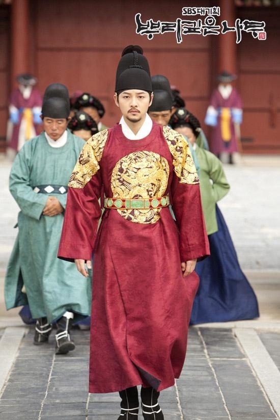 Những bậc đế vương oai phong, khí chất nhất màn ảnh nhỏ Hàn