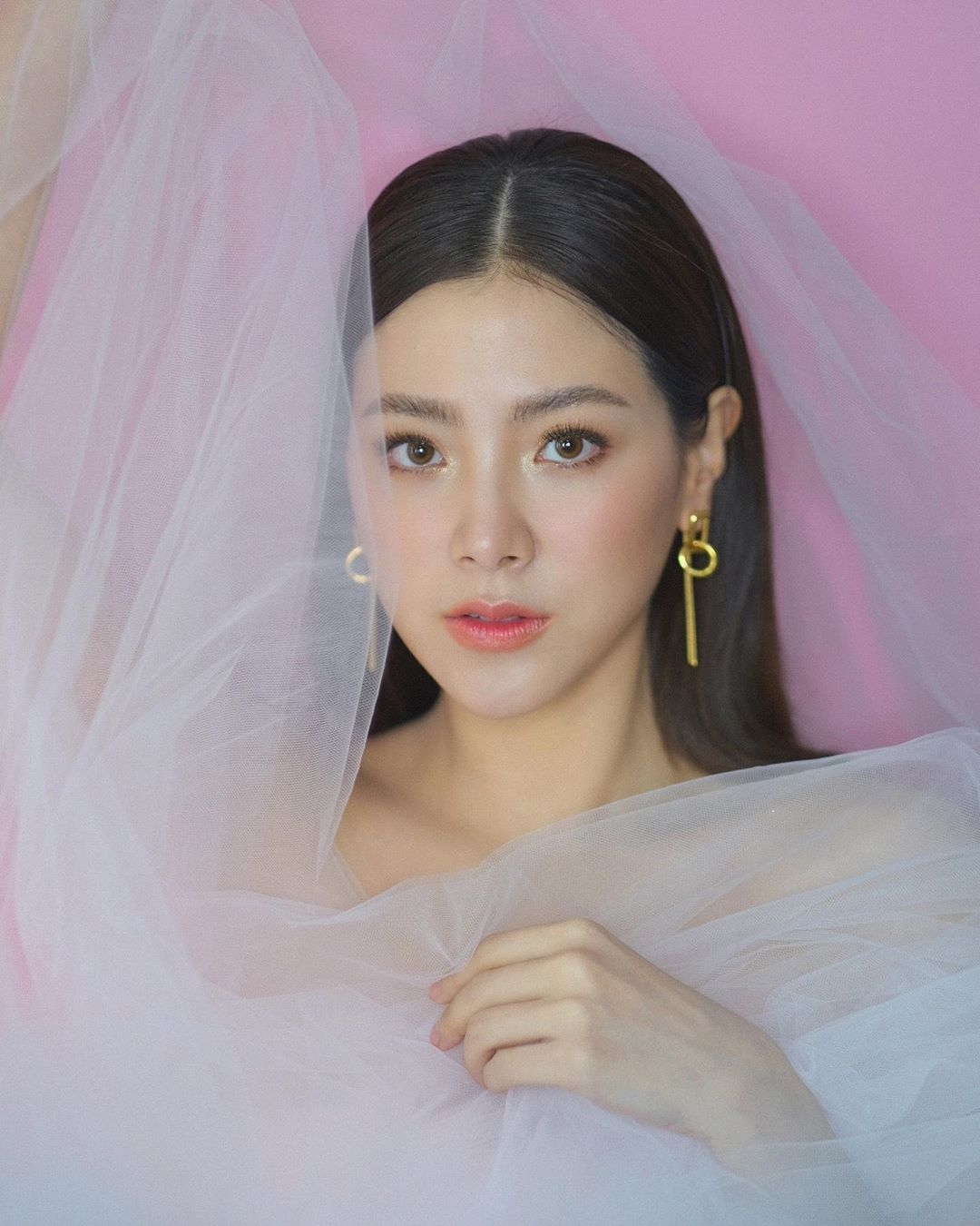 Baifern Pimchanok chứng tỏ nhan sắc tự nhiên với ảnh thơ ấu xinh đẹp