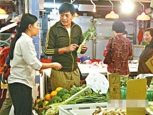 Châu Nhuận Phát sống bình dị, tiết kiệm sau khi quyên 700 triệu đô
