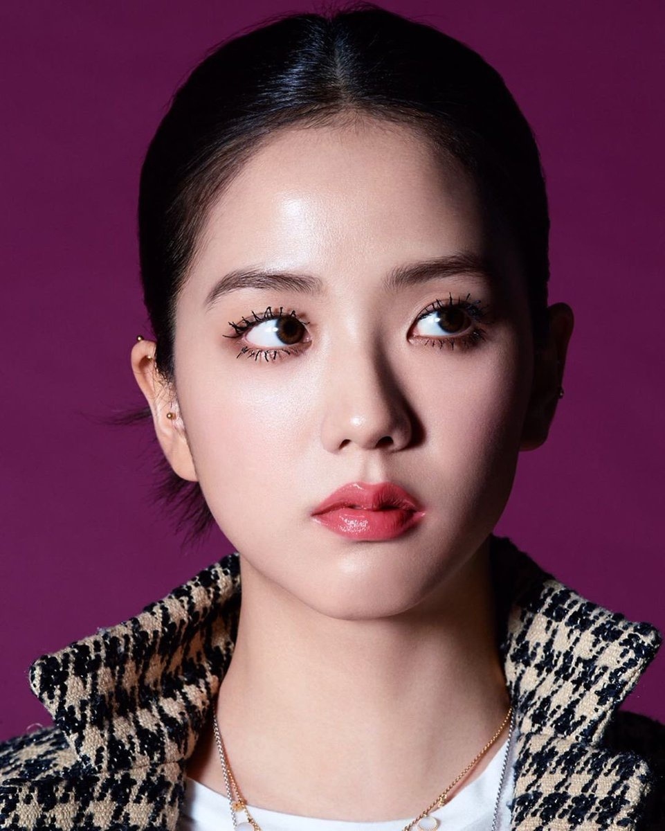 Lisa - Jisoo chứng tỏ nhan sắc nữ thần qua lời của bác sĩ thẩm mỹ