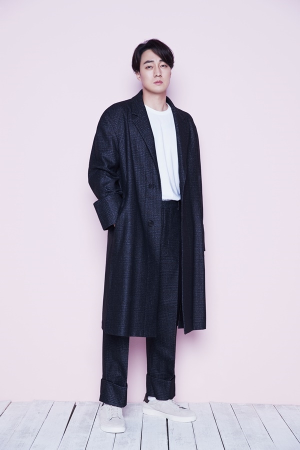 So Ji Sub tuyên bố kết hôn với bạn gái kém 17 tuổi