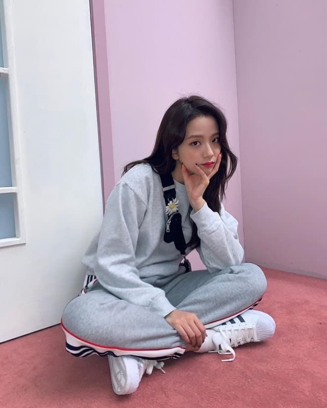 Jisoo cùng bí quyết giúp cho mái tóc dài luôn đẹp và nổi bật