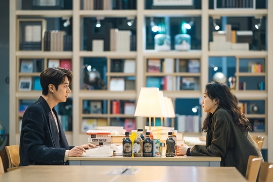 'Quân Vương Bất Diệt' tung ảnh mới của Lee Min Ho - Kim Go Eun