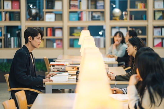 'Quân Vương Bất Diệt' tung ảnh mới của Lee Min Ho - Kim Go Eun