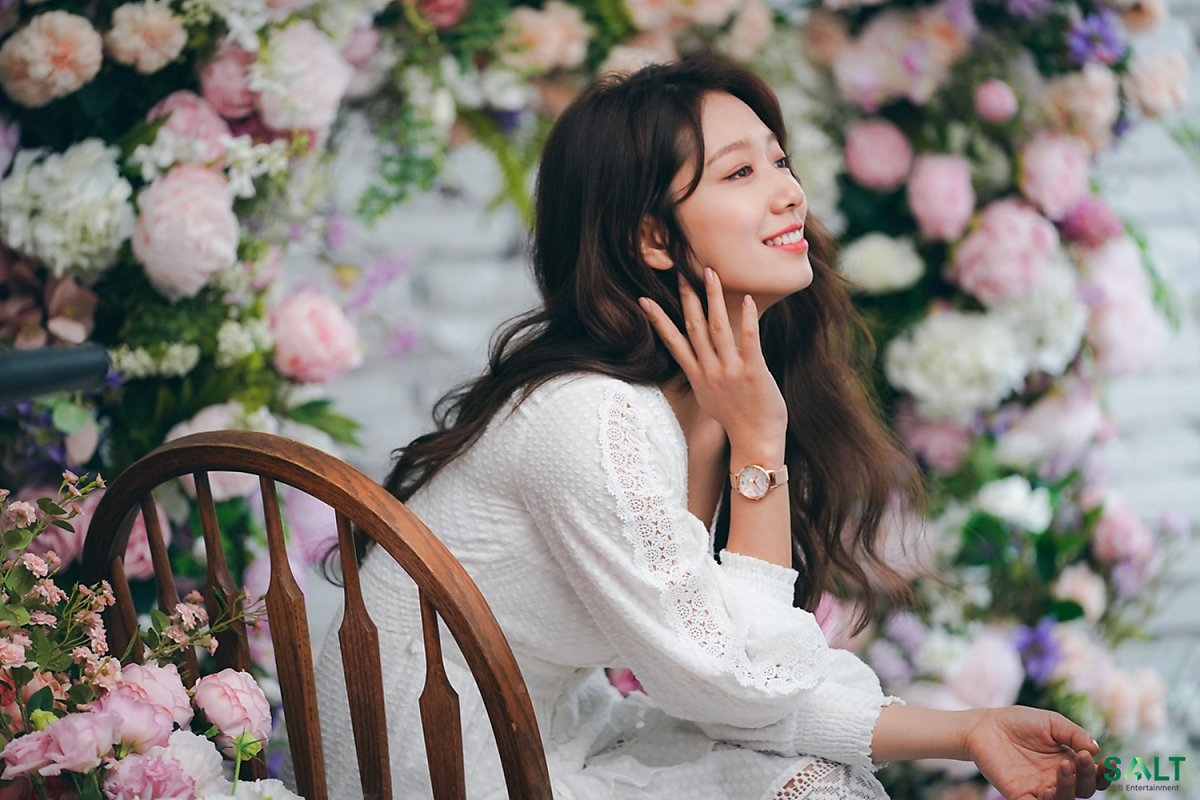 Park Shin Hye tung bộ ảnh mới đẹp dịu dàng, ngọt ngào khó tả