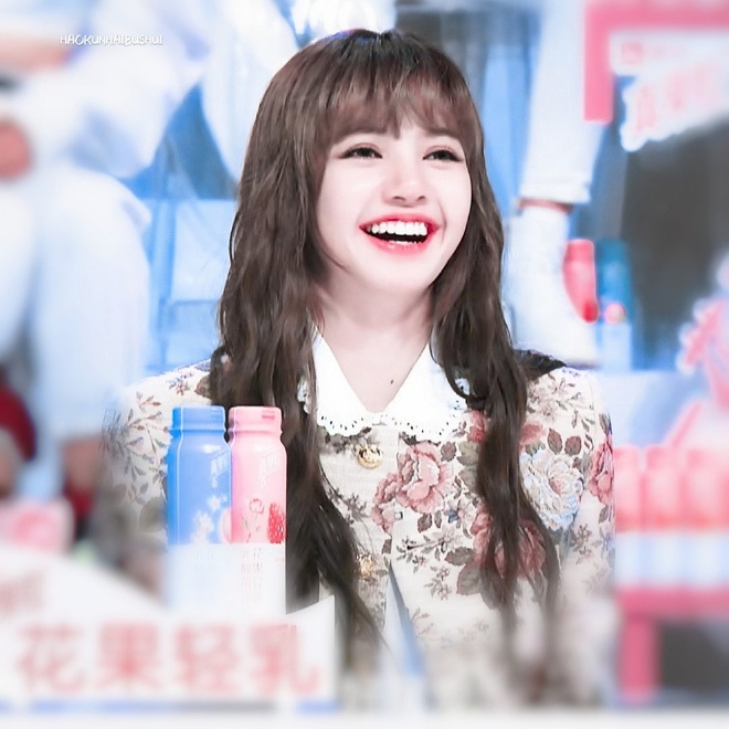 Lisa cùng hai biểu cảm đối lập gây 'sốt' trong quá trình làm cố vấn