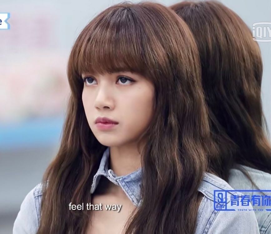 Lisa cùng hai biểu cảm đối lập gây 'sốt' trong quá trình làm cố vấn