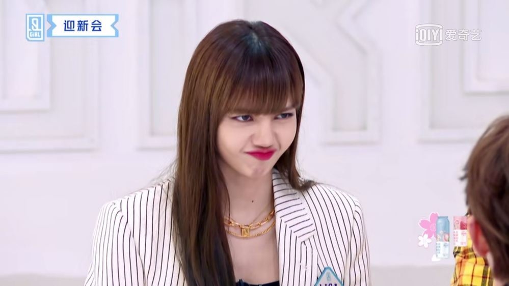 Lisa cùng hai biểu cảm đối lập gây 'sốt' trong quá trình làm cố vấn