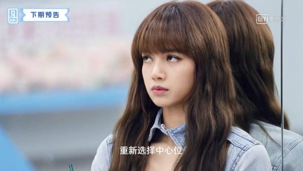 Lisa cùng hai biểu cảm đối lập gây 'sốt' trong quá trình làm cố vấn
