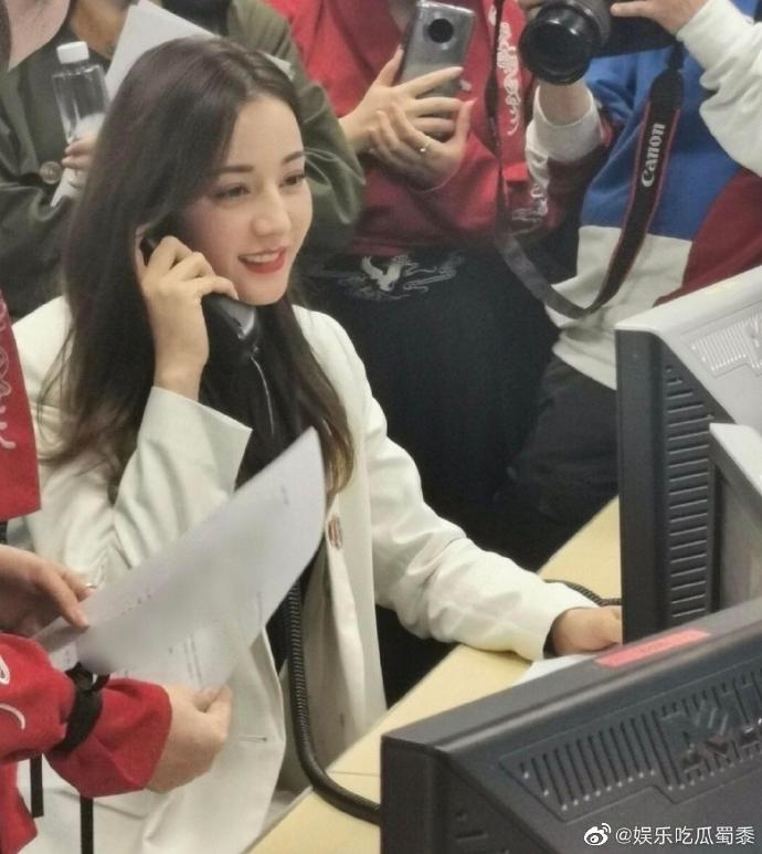 Nhiệt Ba, AngelaBaby và những mỹ nhân Cbiz là 'sát thủ ảnh chụp lén'