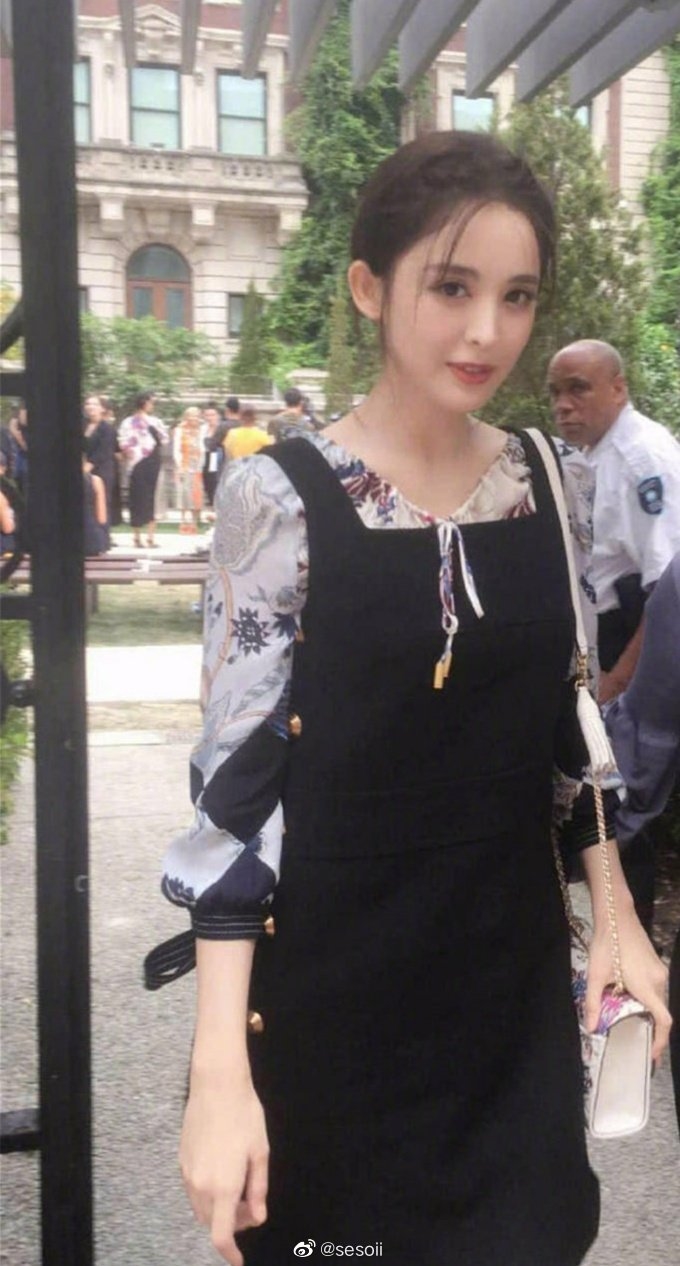 Nhiệt Ba, AngelaBaby và những mỹ nhân Cbiz là 'sát thủ ảnh chụp lén'