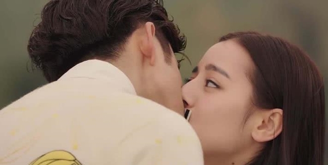AngelaBaby, Dương Tử và những tuyệt chiêu quay cảnh hôn của sao Cbiz