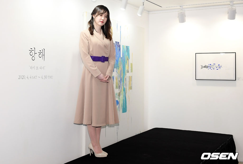 Goo Hye Sun xuất hiện đầy đặn hậu ly hôn tại họp báo triển lãm cá nhân