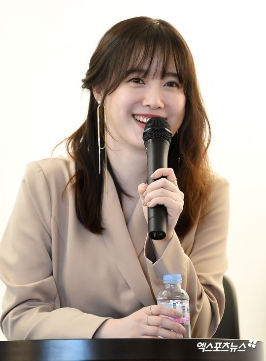 Goo Hye Sun xuất hiện đầy đặn hậu ly hôn tại họp báo triển lãm cá nhân