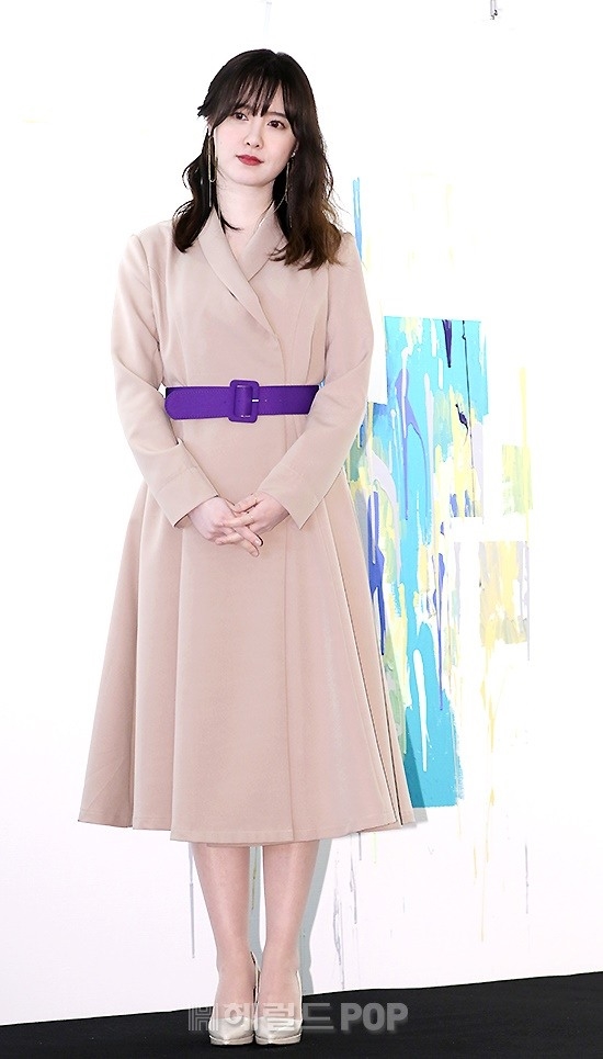 Goo Hye Sun xuất hiện đầy đặn hậu ly hôn tại họp báo triển lãm cá nhân