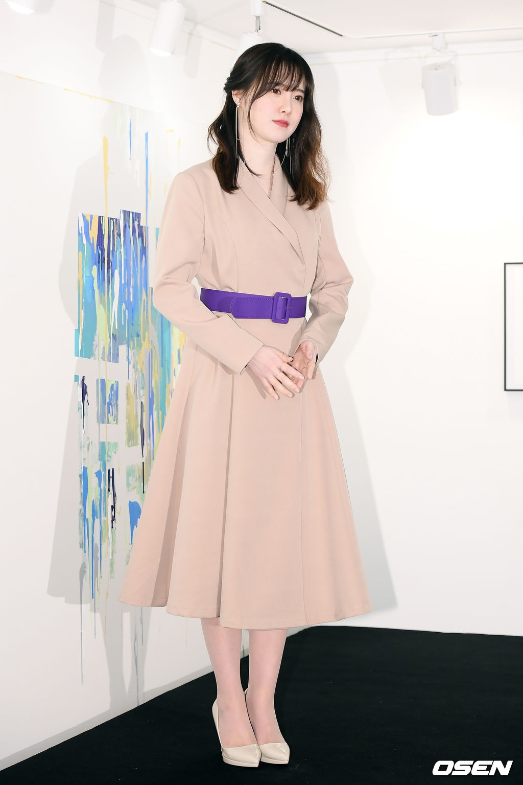 Goo Hye Sun xuất hiện đầy đặn hậu ly hôn tại họp báo triển lãm cá nhân