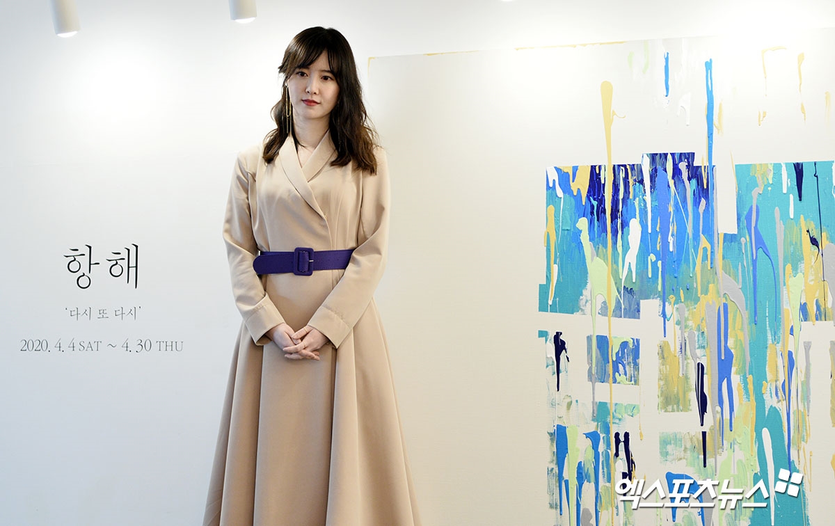 Goo Hye Sun xuất hiện đầy đặn hậu ly hôn tại họp báo triển lãm cá nhân