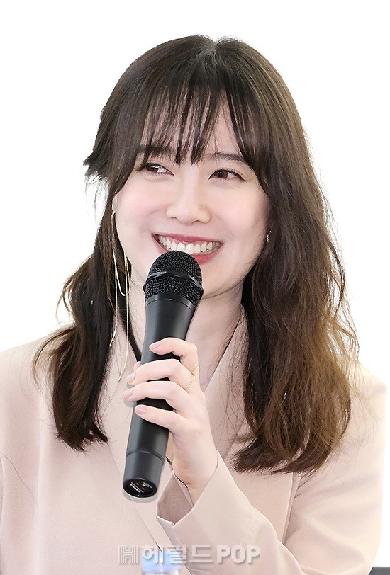 Goo Hye Sun xuất hiện đầy đặn hậu ly hôn tại họp báo triển lãm cá nhân