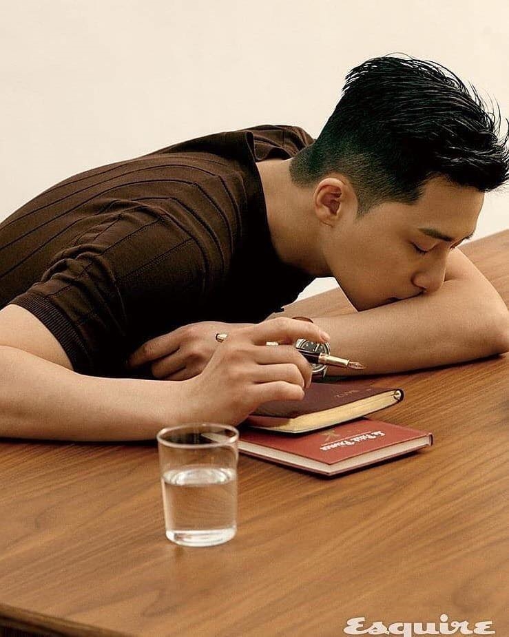 Park Seo Joon đẹp trai, nam tính với mái tóc ngắn trong bộ ảnh tạp chí