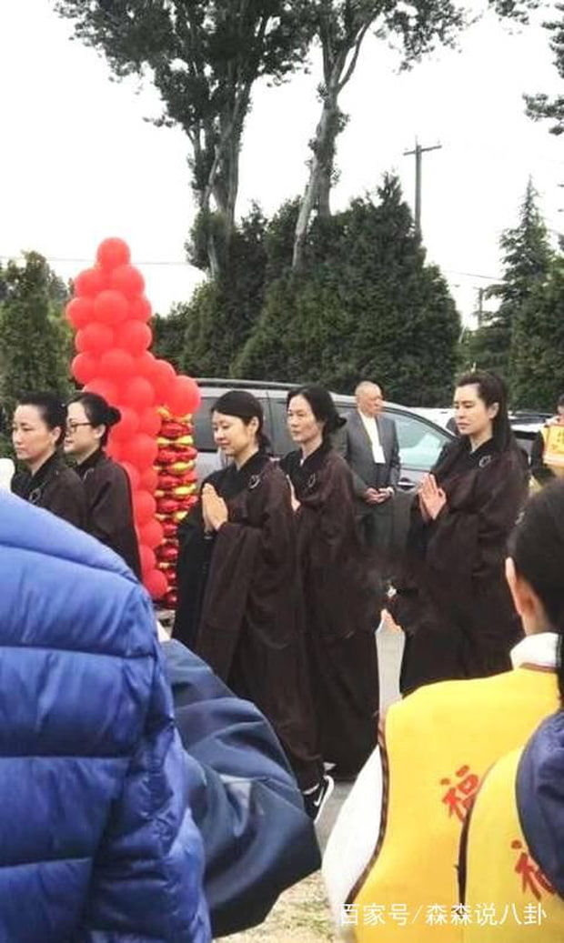 Vương Phi, Hứa Tình và sao nữ bỏ sự nghiệp, tài sản triệu đô để đi tu