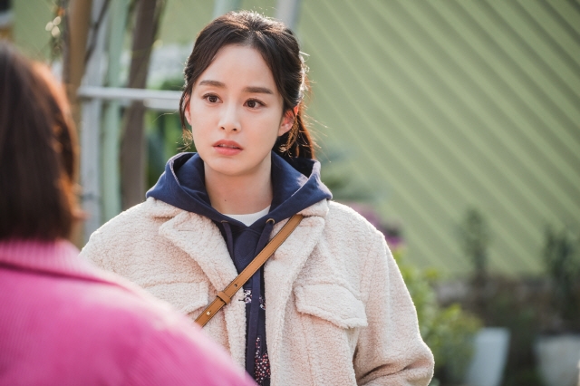Kim Tae Hee chia sẻ phản ứng của Bi Rain khi xem phim mình đóng