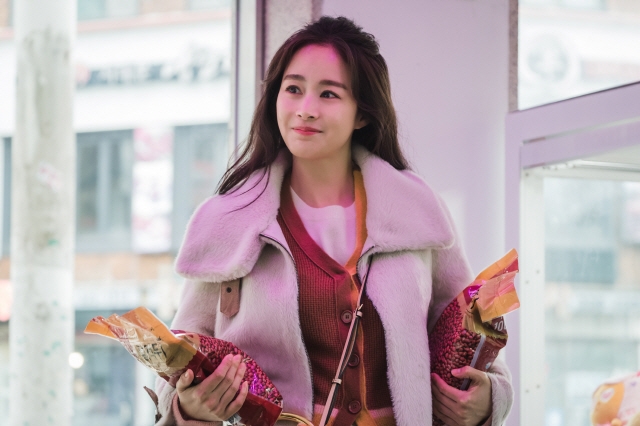 Kim Tae Hee chia sẻ phản ứng của Bi Rain khi xem phim mình đóng