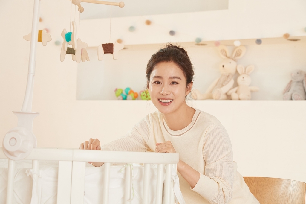 Kim Tae Hee chia sẻ phản ứng của Bi Rain khi xem phim mình đóng