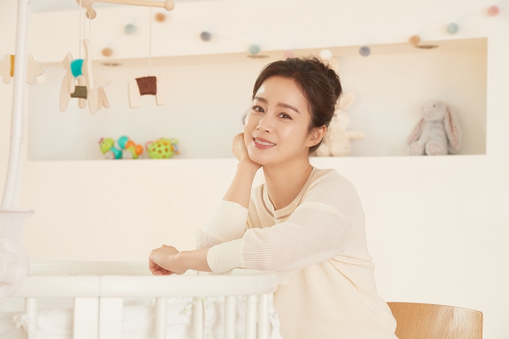 Kim Tae Hee chia sẻ phản ứng của Bi Rain khi xem phim mình đóng