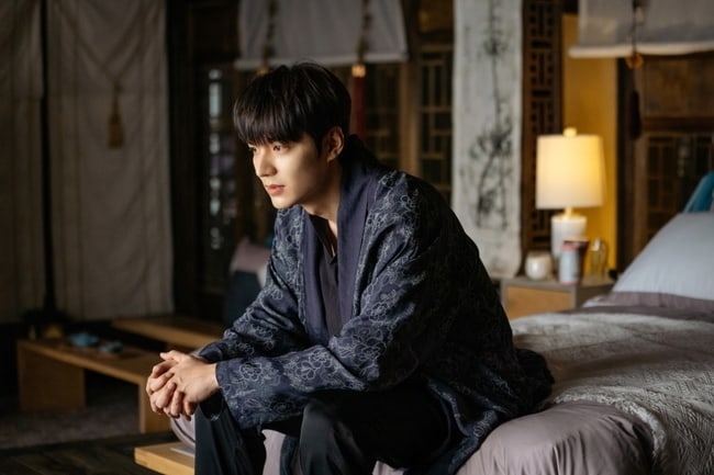 Lee Min Ho - Kim Go Eun sẽ sớm tiến triển trong 'Quân vương bất diệt'