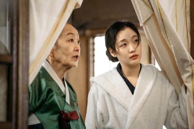 Lee Min Ho - Kim Go Eun sẽ sớm tiến triển trong 'Quân vương bất diệt'