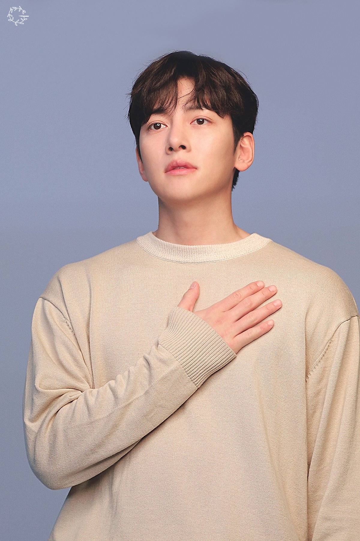 Ji Chang Wook điển trai, ấm áp trong bộ ảnh mới chụp dự án từ thiện