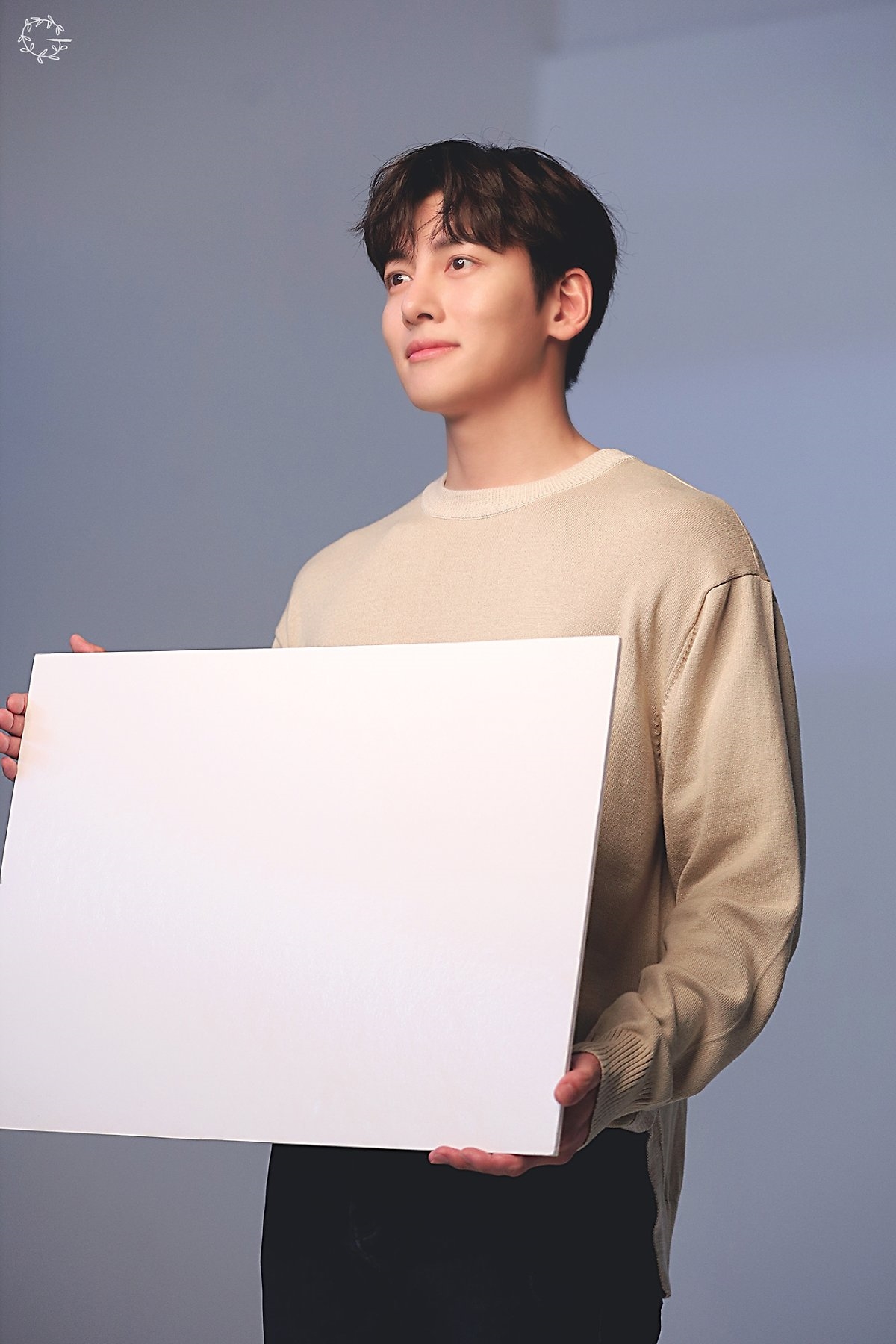 Ji Chang Wook điển trai, ấm áp trong bộ ảnh mới chụp dự án từ thiện